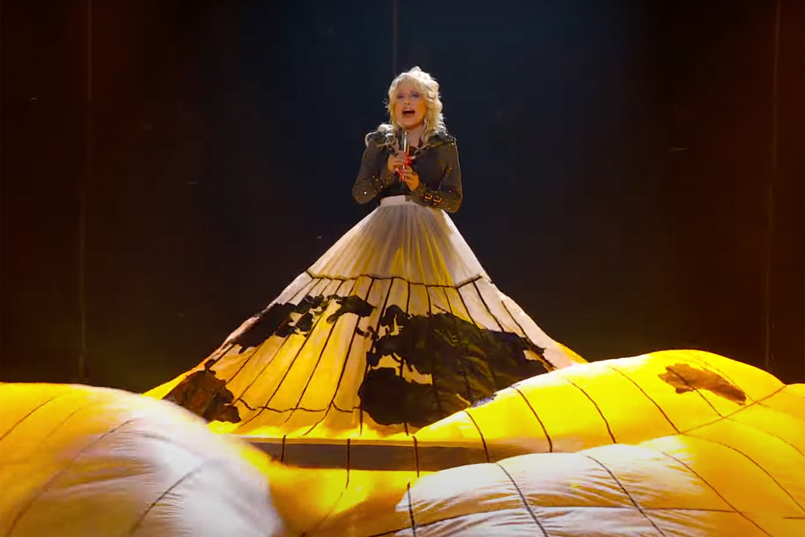 Dolly Parton Debuts Rock Song ‘World on Fire’ at 2023 ACM Awards ...