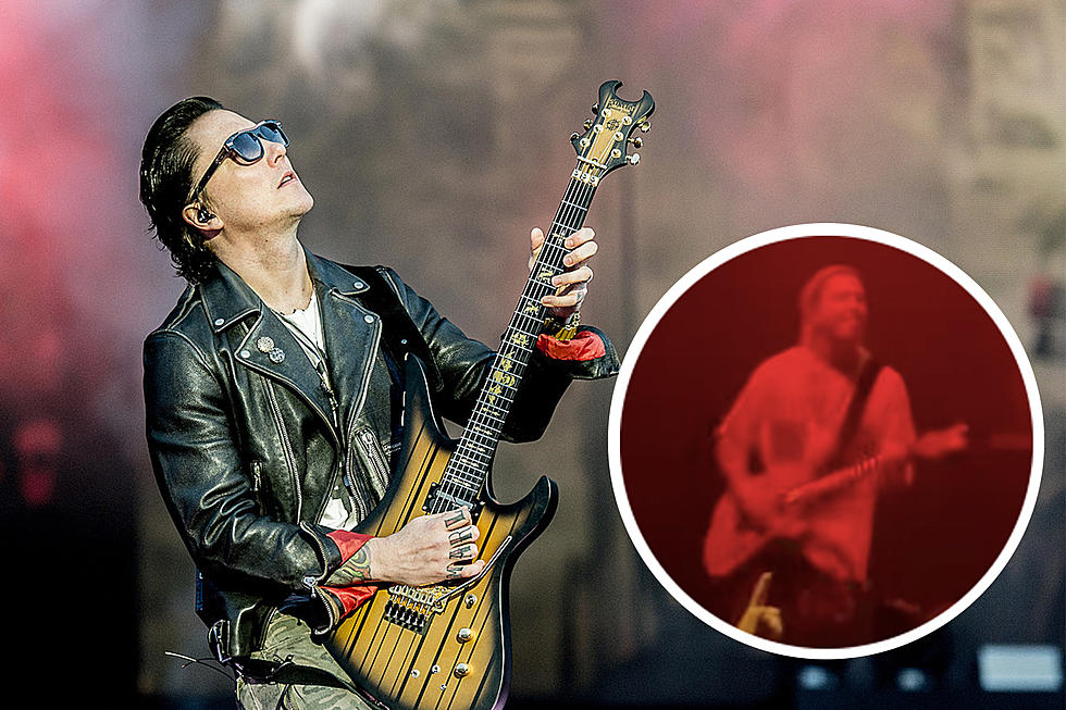 Synyster Gates Suffers Leg Injury During Avenged Sevenfold Show