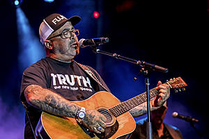 AARON LEWIS Declares 'We Can Make America Great Again' In New Solo Song  'Let's Go Fishin'' - Loaded Radio