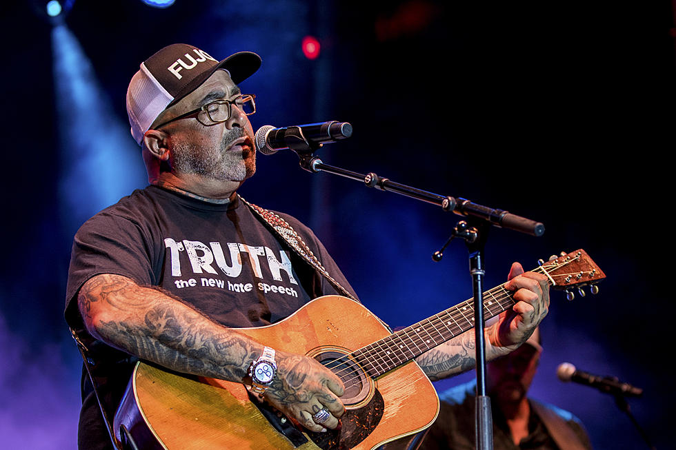 Aaron Lewis' Own Record Label Doesn't Agree With Him
