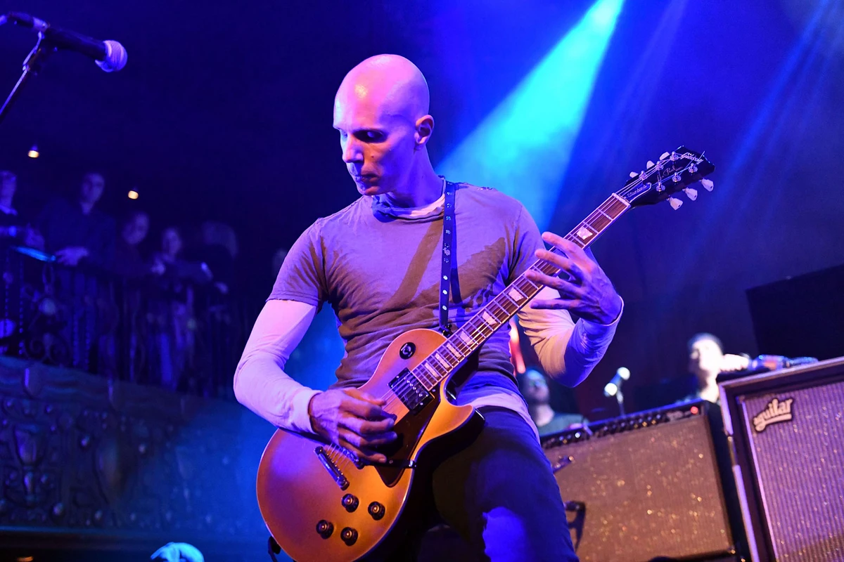 APC’s Billy Howerdel Jokes About ‘Sessanta’ Tour Stage Role