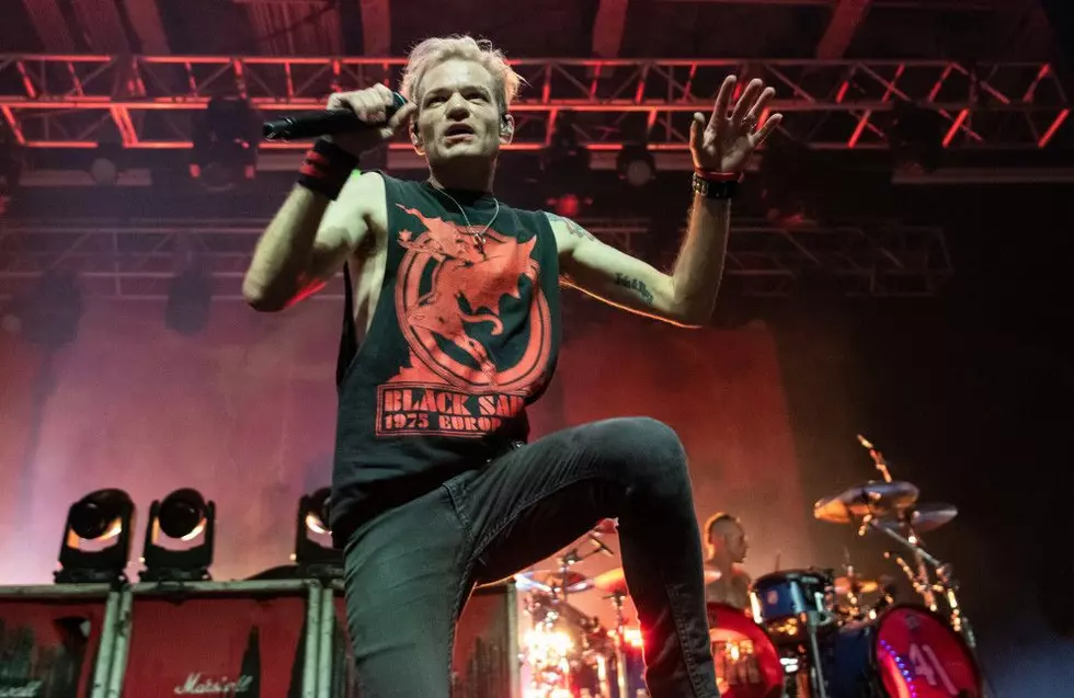 Sum 41’s Deryck Whibley Announces Memoir