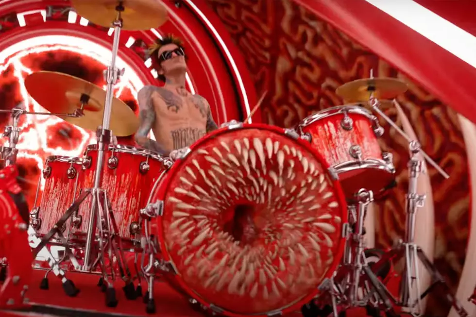 tommy lee's drumkit in 'dogs of war' video matches the song's picture disc.