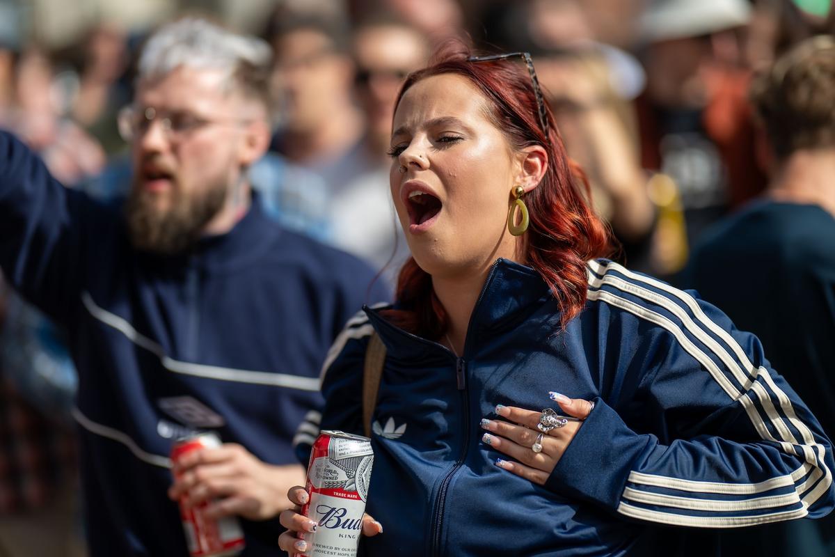 '90s Rock Band's Fans Drinking In Record Numbers on Current Tour
