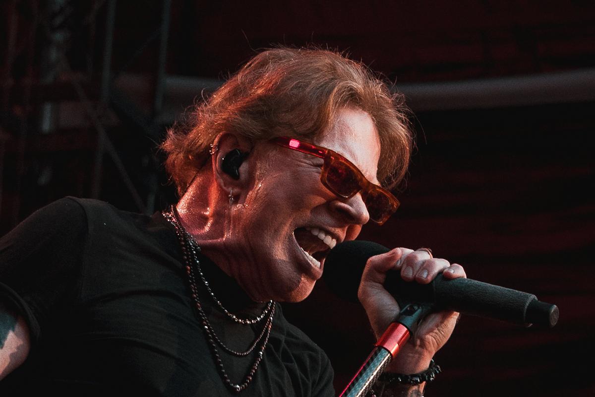 Hotel Chef Allegedly Fired After Taking Photo With Axl Rose Hotel Chef Allegedly Fired After Taking Photo With Axl Rose