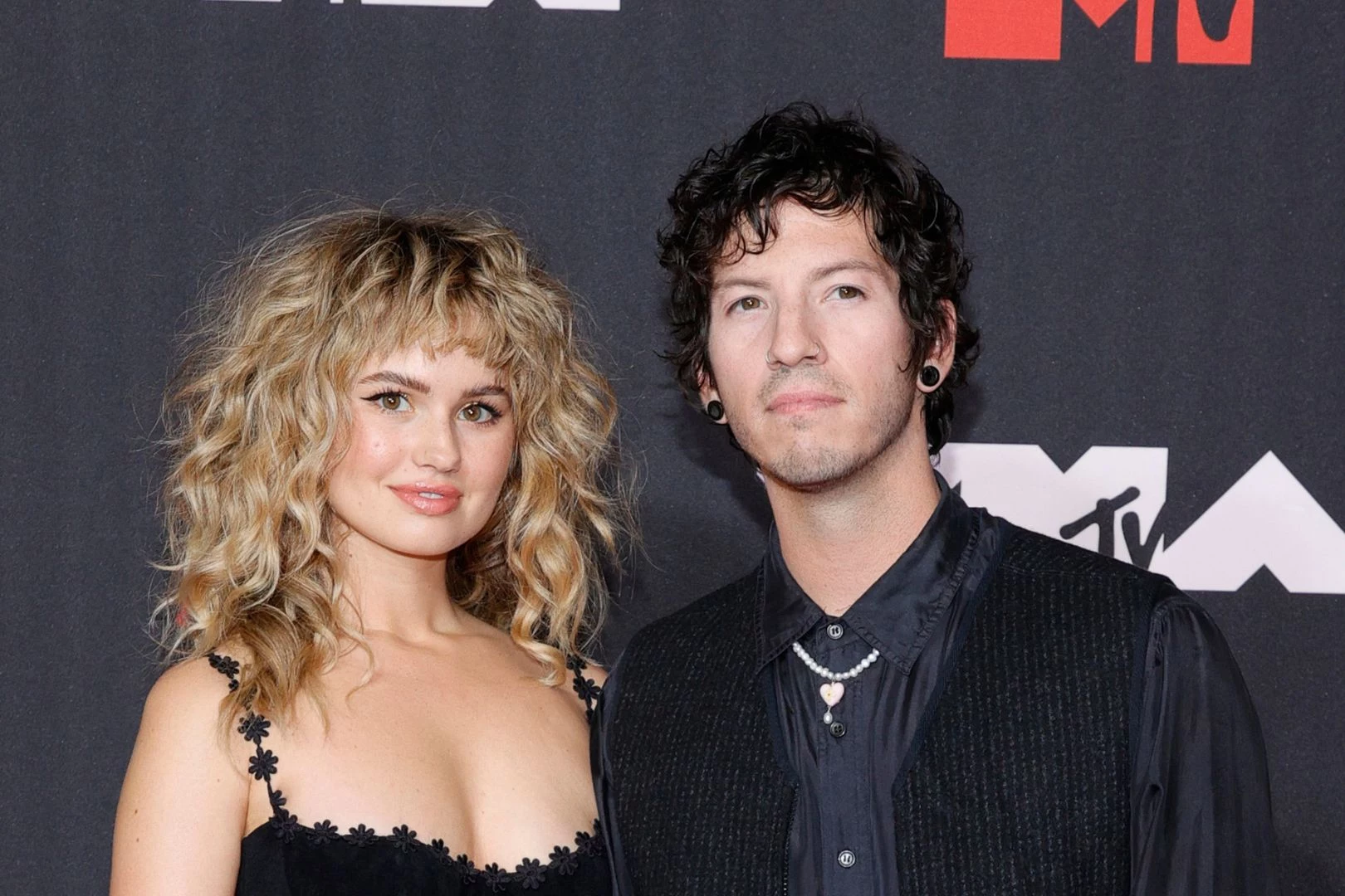 David Henrie's Daughter Carries Selena Gomez Purse to Wizards Premiere, image size:1620x1080