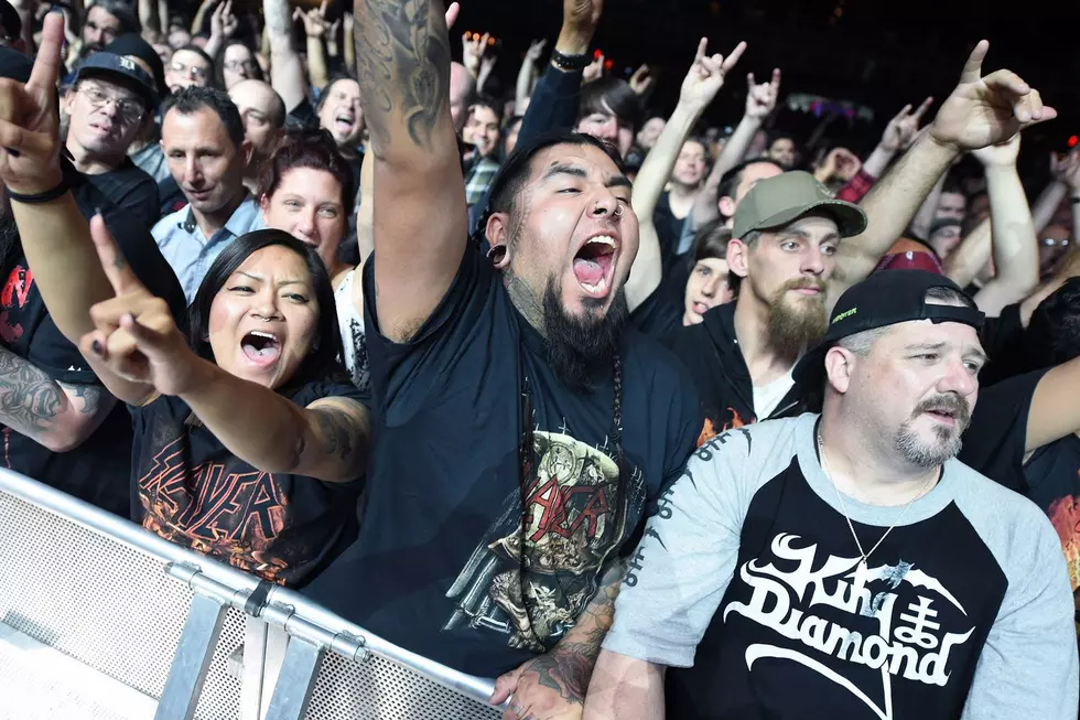 metal concert crowd