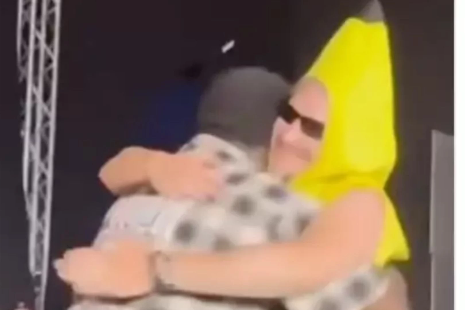 ☆ベルディング☆BELDING☆バナナマン☆Bananaman☆ End It Appear to End 'Banana Man' Controversy With Onstage Move