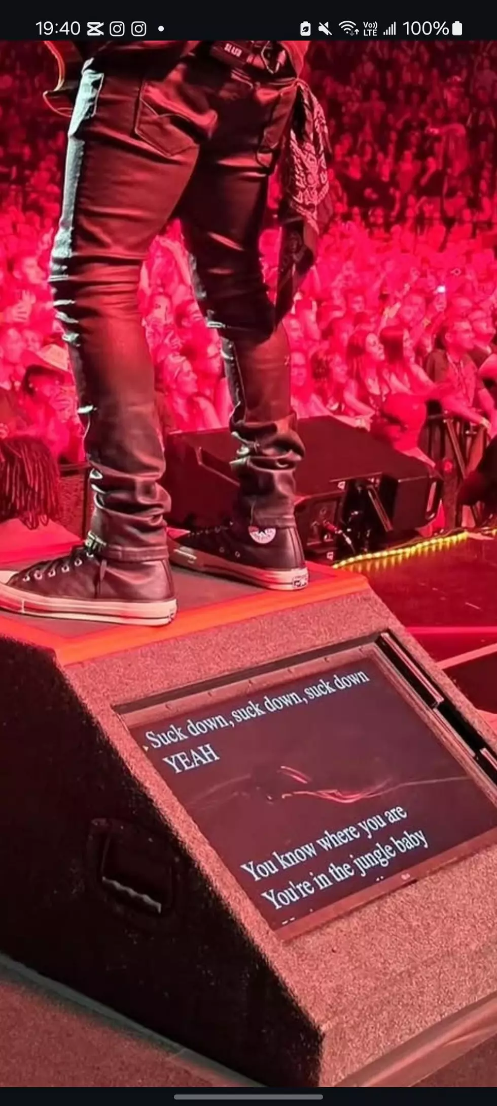 guns n roses jungle lyrics on teleprompter