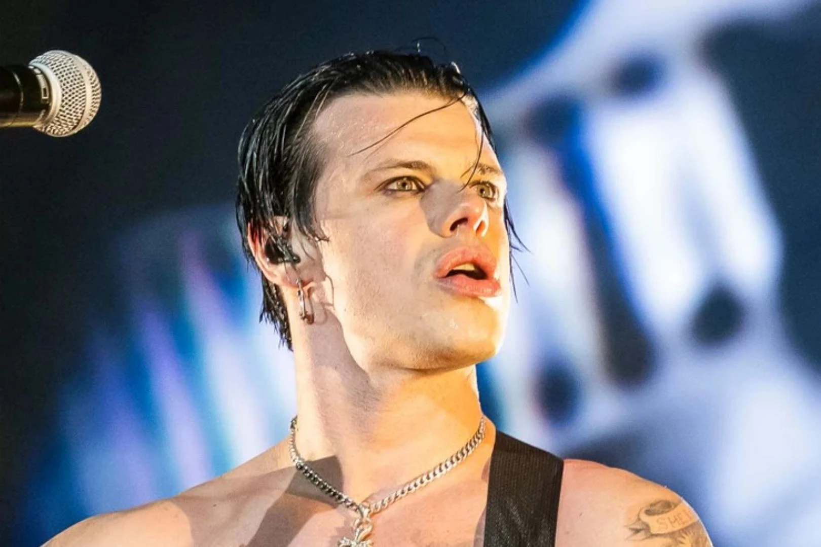 【アップル】YUNGBLUD 3点 まとめ Yungblud Pulls Out of Festival, Shares Statement