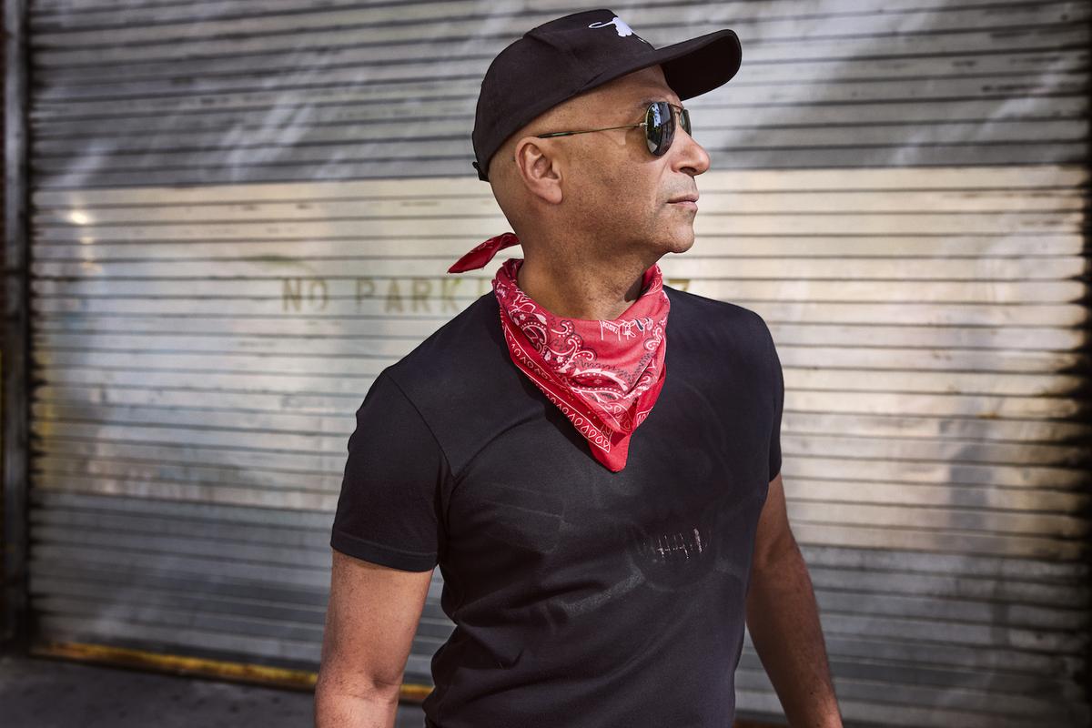 Tom Morello Pays Tribute to His Mother, Prepares For First-Ever Solo Rock Album — Interview