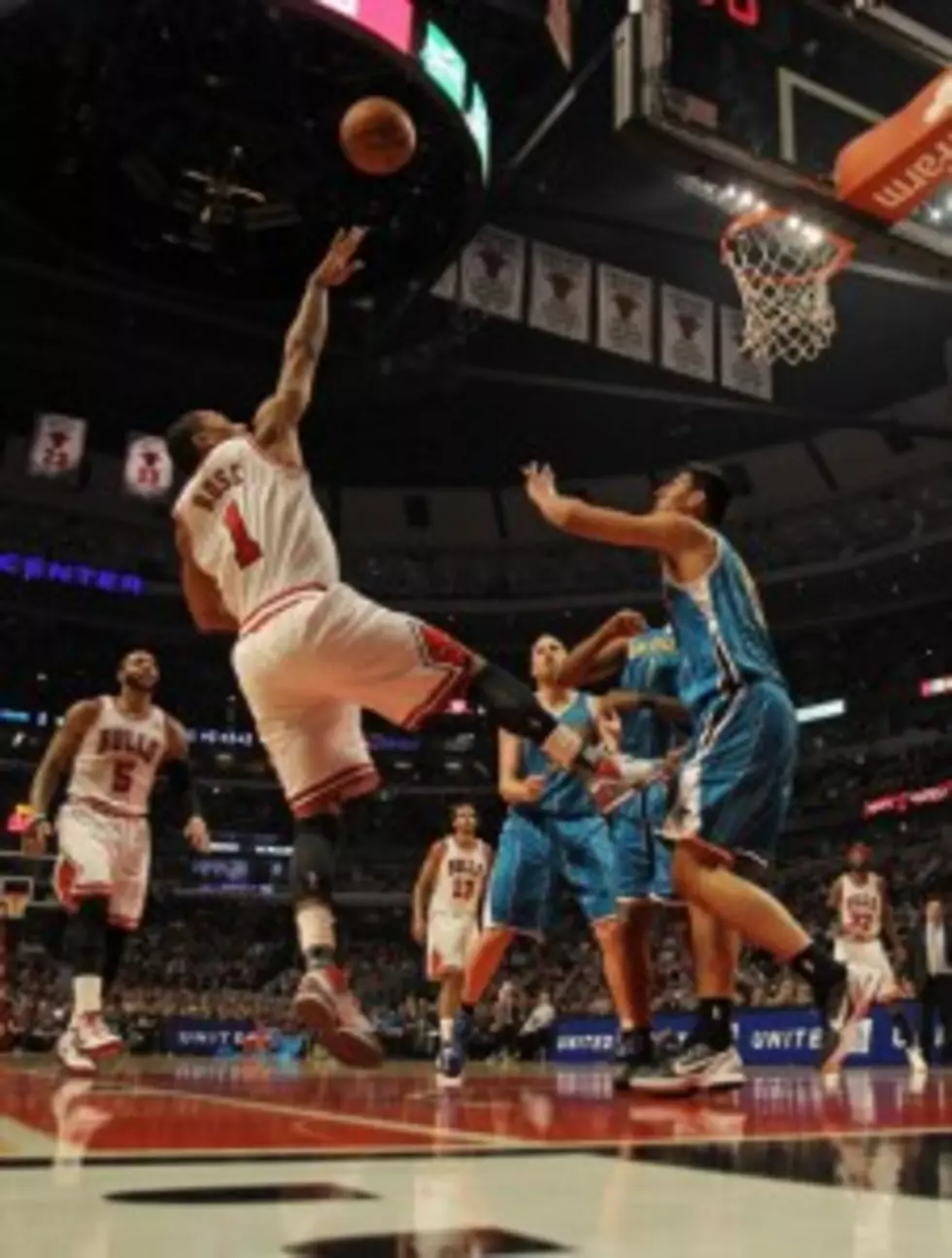 Bulls Slip Past Hornets In Chicago