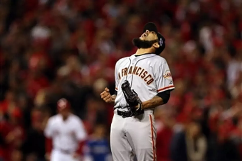 Giants Beat Reds in 10 to Stay Alive in NLDS