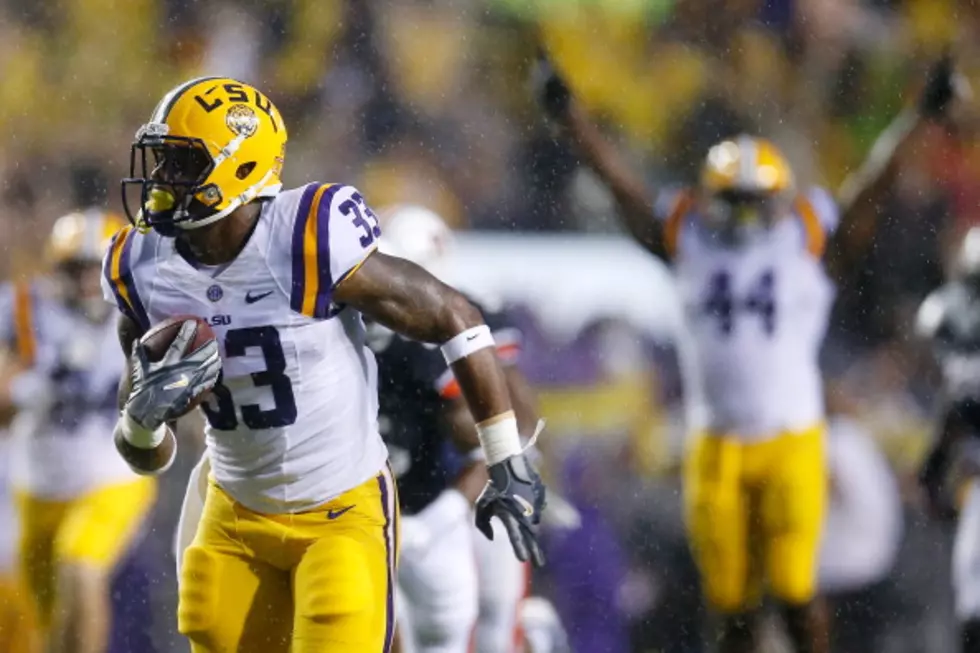 LSU Remains Undefeated After Beating Auburn In Rainy Game