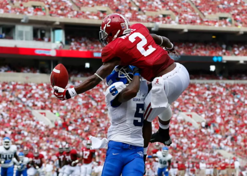 Alabama&#8217;s DeAndrew White Makes Tremendous One-Handed Touchdown Catch &#8211; VIDEO