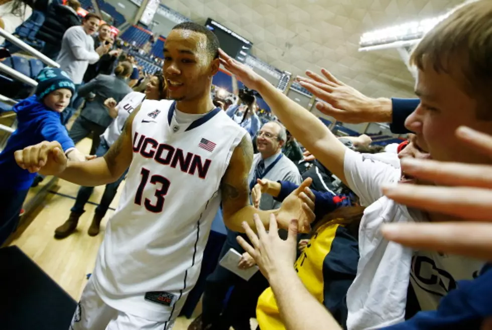 Buzzer-Beater Gives UConn Win Over Florida &#8211; VIDEO