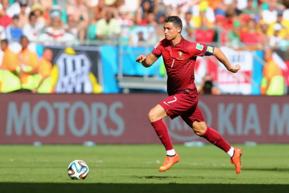 Ronaldo Wears Knee Brace In Portugal Team Practice