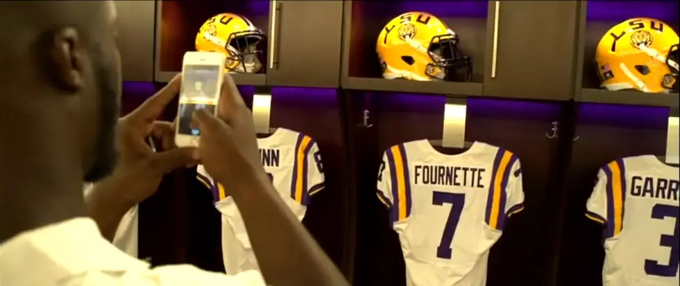 LSU Football Players See New Locker Room For The First Time [Video]