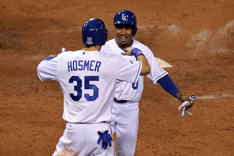 Royals Defeat Giants, 7-2, To Even World Series – VIDEO