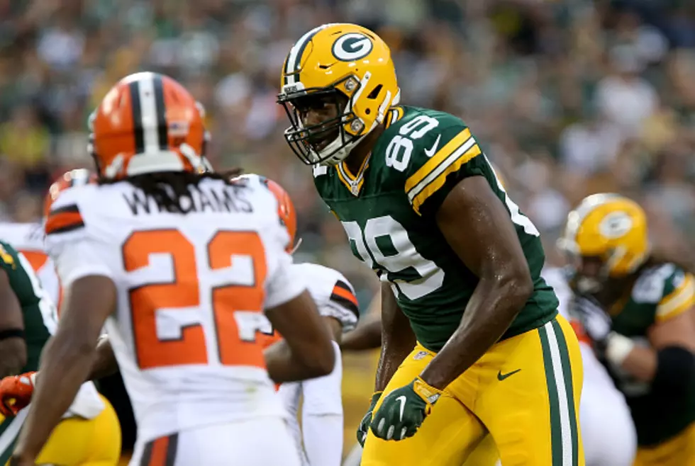 Packers TE Jared Cook Finds Chicken Head In His Box Of Wings