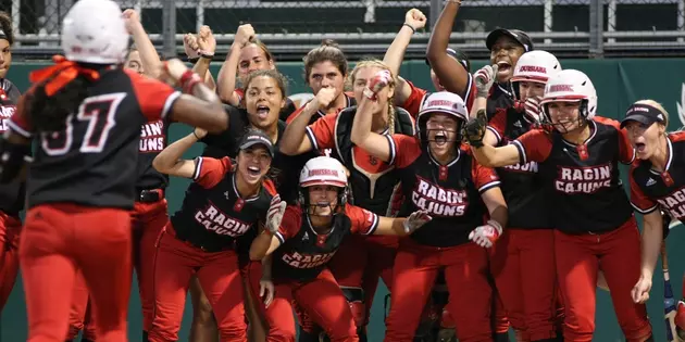 UL Softball Players, Coach &#038; Fan Reaction From Regional Announcement [Video]