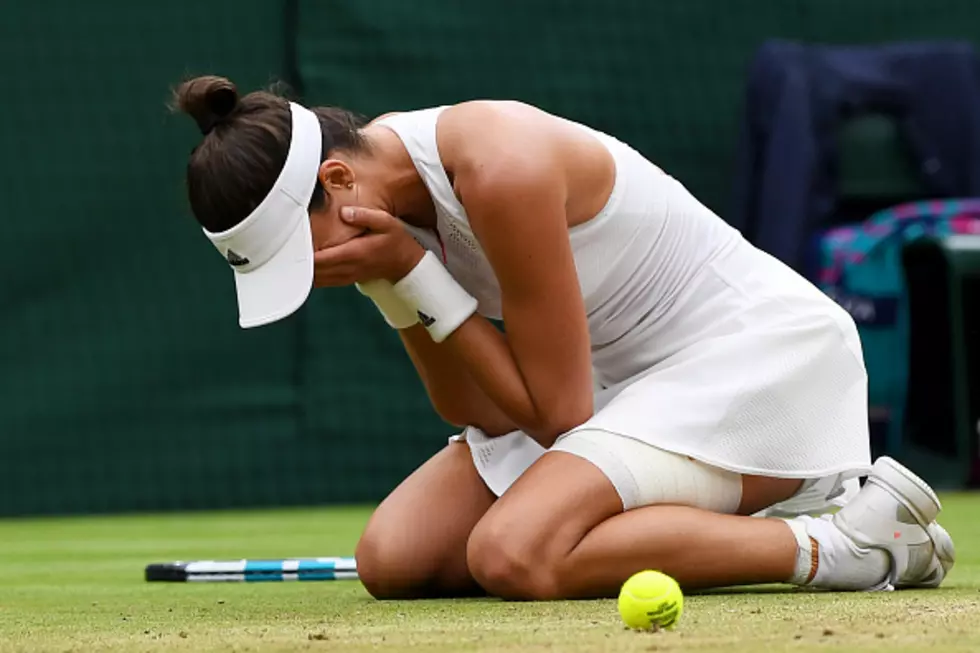 Muguruza Storms By Venus to Win Wimbledon