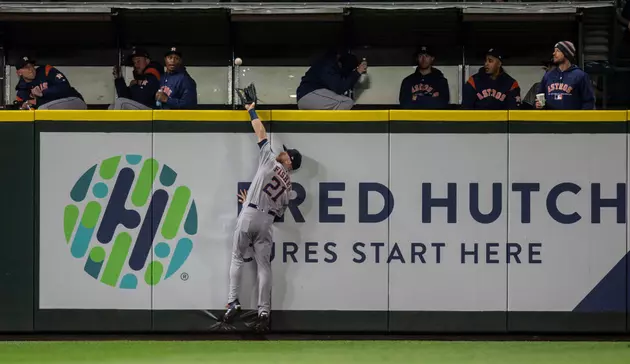 Some Casual Home Run Robbery from the Astros Left Fielder