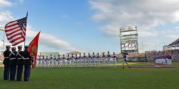 Arkansas Baseball Fans Runs On Field At CWS, Gets LEVELED [Video]