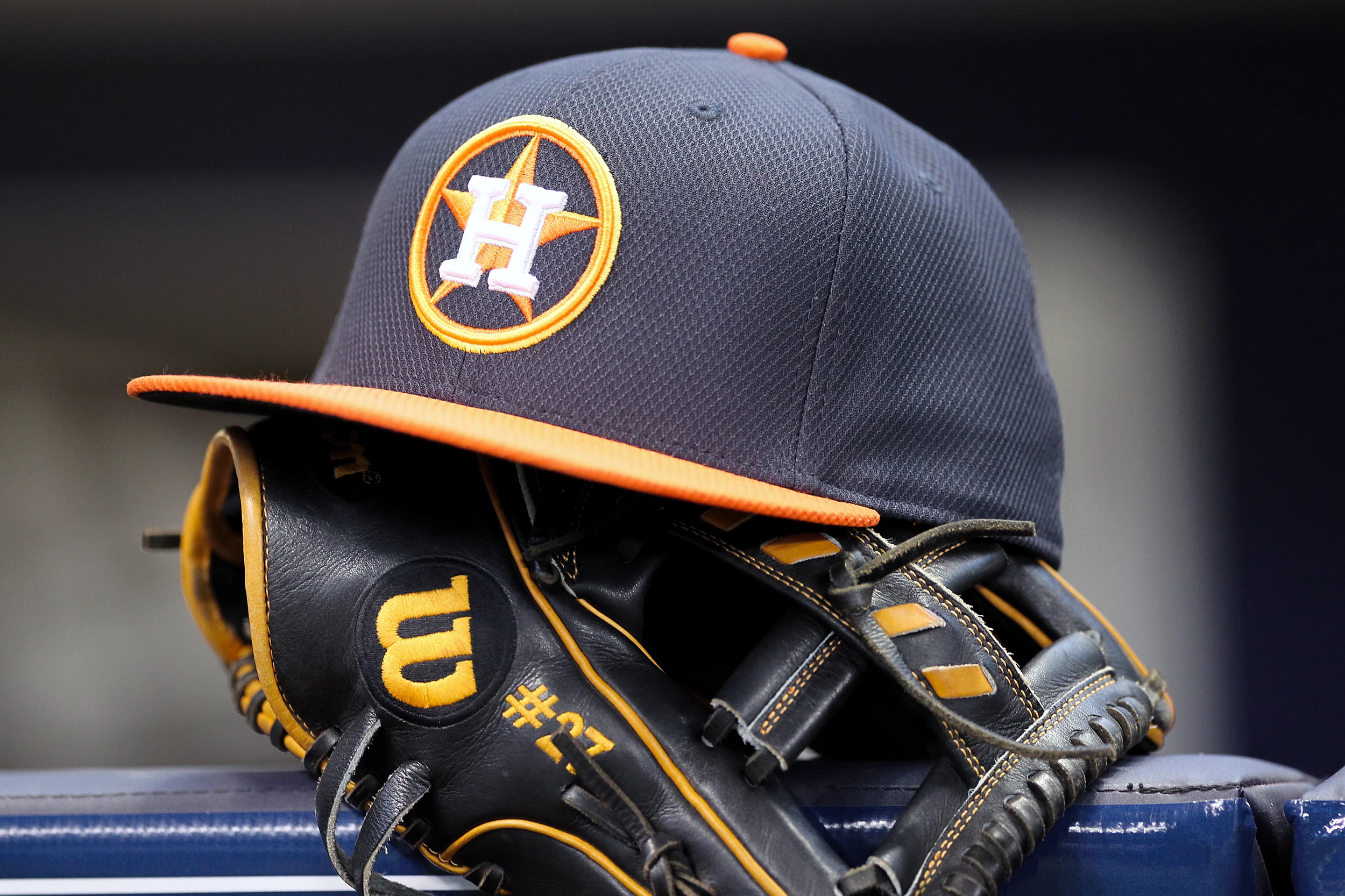 Jeff Bagwell of the Houston Astros readies for the pitch during the News  Photo - Getty Images