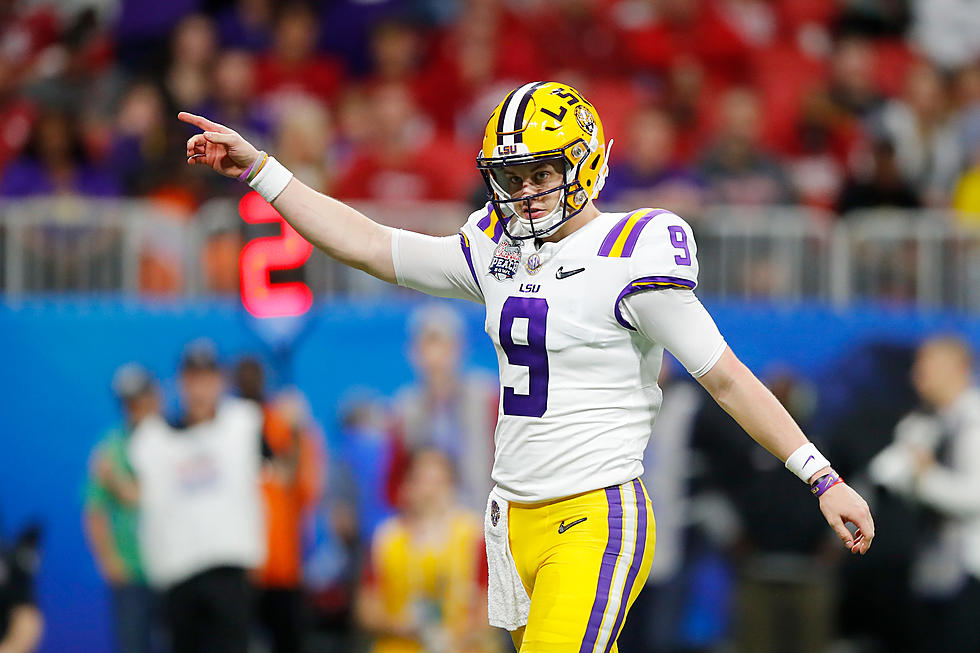 Joe Burrow Responds to Reports of His ‘Tiny Hands’ With a Joke