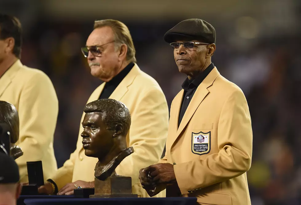 NFL Hall of Famer Gale Sayers Has Passed Away [Video]