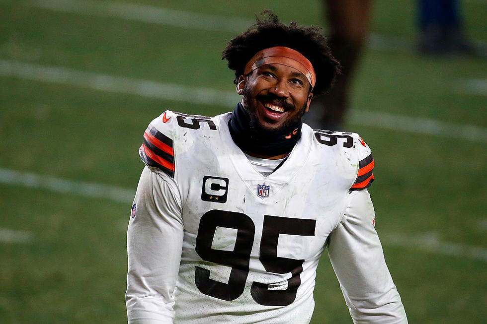 Browns All-Pro Myles Garrett Proves You Don&#8217;t Want to Guard Him in Pickup Basketball [Video]