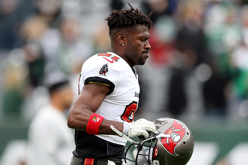 Antonio Brown &#8220;No Longer A Buc&#8221; After Bizarrely Quitting, Leaving Mid-Game vs. Jets