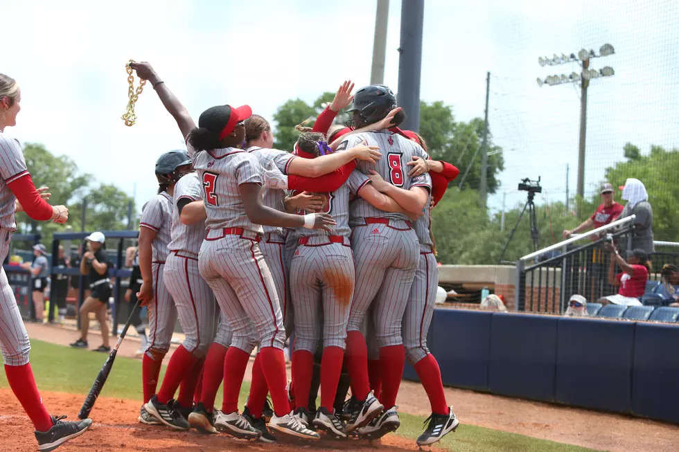 WATCH – Louisiana Ragin’ Cajuns Softball Leave For Seattle