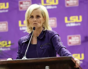 Major Newspaper Apologizes to LSU Coach Kim Mulkey Over ‘Dirty...