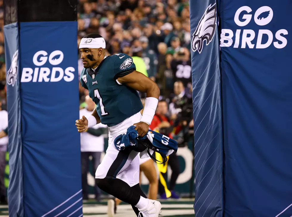 Eagles Fan Runs Out of Tunnel With Team, Makes It Pretty Far Before Anyone Notices