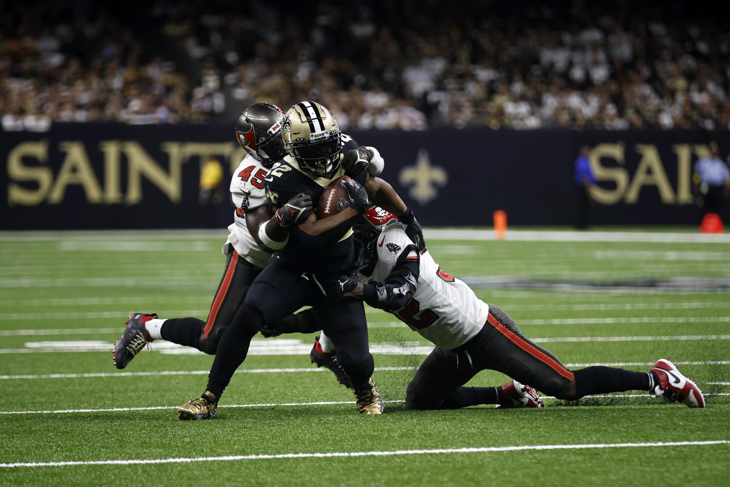 Buccaneers Take NFC South Division Lead with 26-9 Win Over Saints