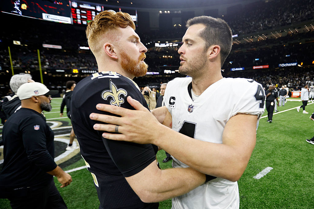 Derek Carr leaves Taysom Hill stunned with QB 'hack' to hear plays