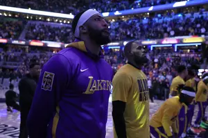 Lakers Anthony Davis Exhibits Weird Behavior After Lebron Breaks...
