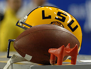 LSU’s D-Line Coach Jimmy Lindsey Stepping Away From the Program