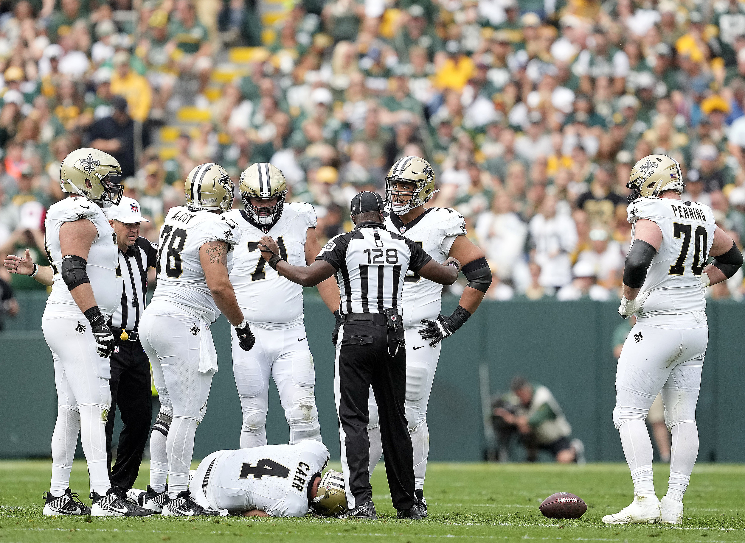 Derek Carr connects with Alvin Kamara, Michael Thomas in Saints debut