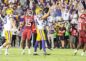 Late Field Goal Lifts LSU Past Arkansas 34-31