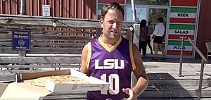 Barstool’s Dave Portnoy with One Bite Pizza Review In Baton Rouge...