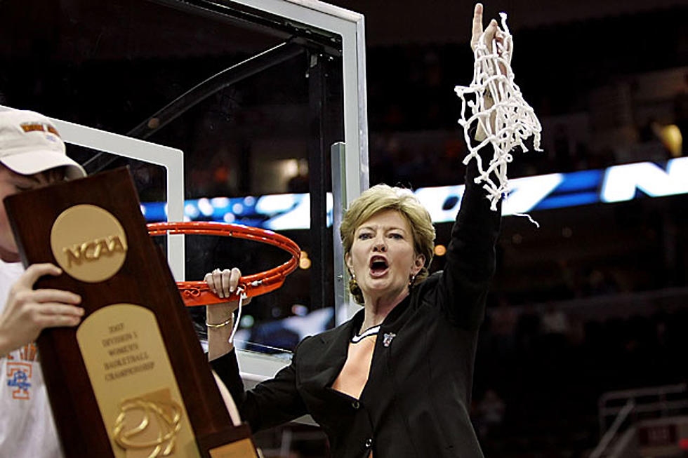 Relive Legendary Tennessee Women’s Basketball Coach Pat Summitt’s 10 Best Career Moments