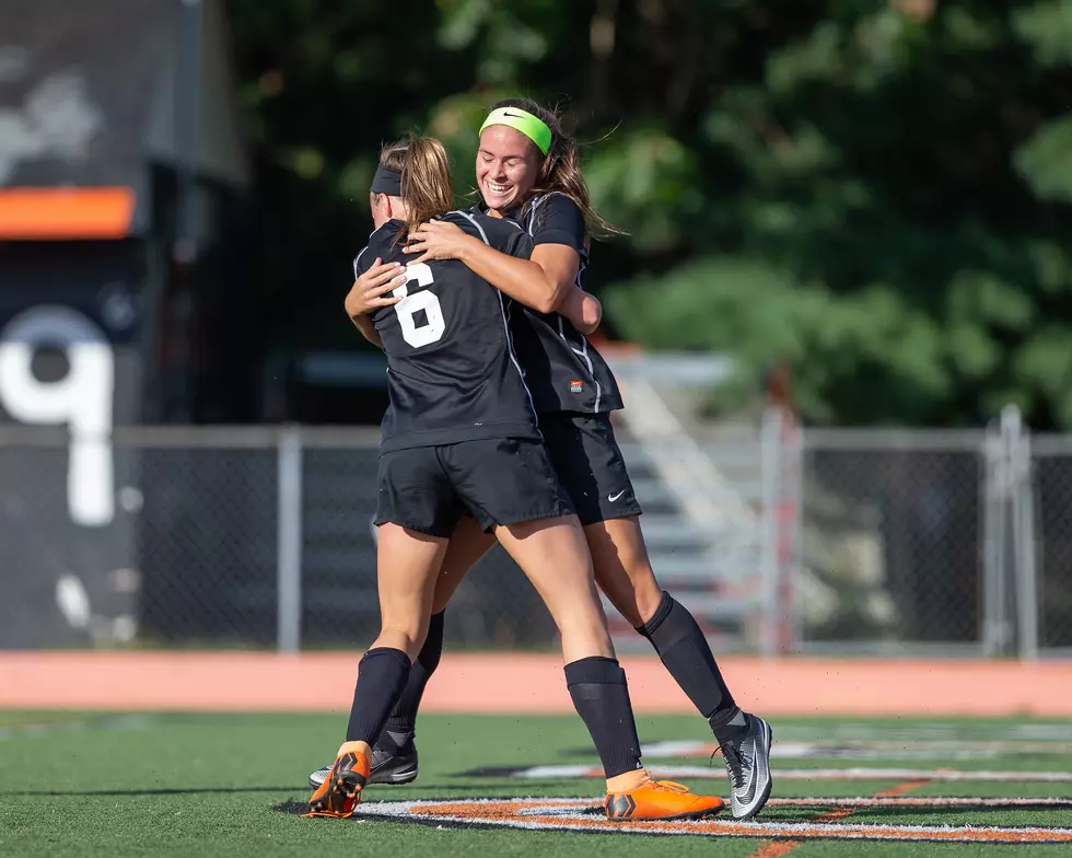 Middletown North Girls Roar Into SCT With Perfect Season