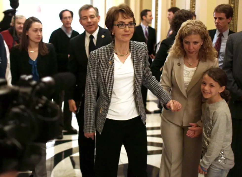 Giffords Resigns House Seat To Focus On Recovery