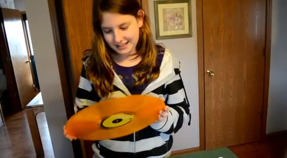 Teenage Girl Gets Introduced to Vinyl Records [VIDEO]