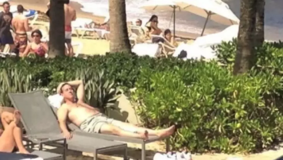 Santorum Says Shot Of Him Sunbathing &#8216;Not Pretty&#8217; [VIDEO]