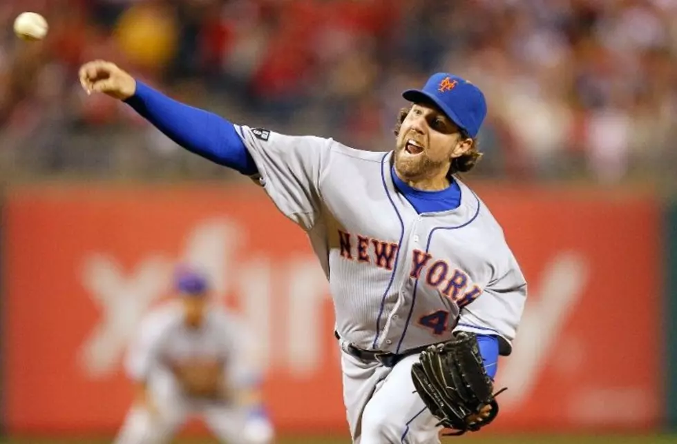 Dickey&#8217;s Strong Outing Helps Mets Top Phillies