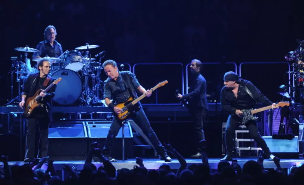 Bruce Springsteen Surprises Crowd In Newark With Rarities And Covers [VIDEO]